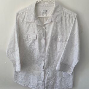 White button down embroidered 3/4 length sleeve top